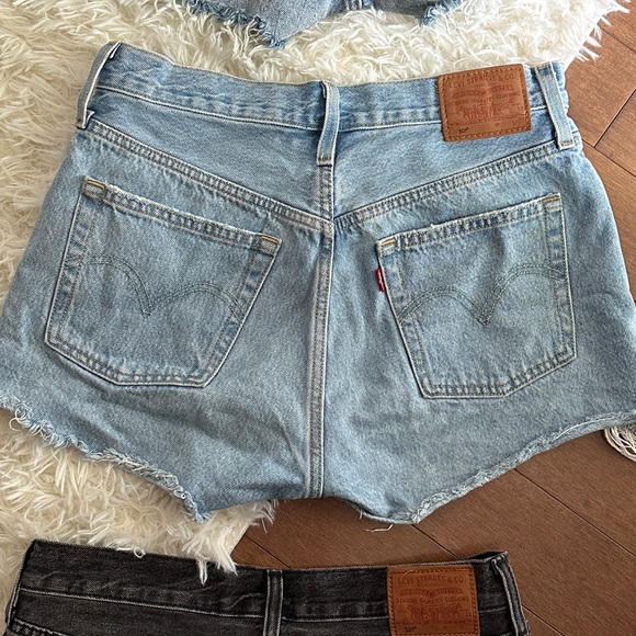 Levi’s shorts - Picture 2 of 2